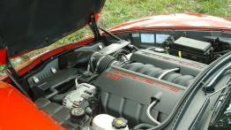 Chevrolet Corvette C6 Cabrio 6.0 i V8 405KM - galeria redakcyjna - maska otwarta