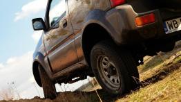 Suzuki Jimny Standard 1.3 VVT 85KM - galeria redakcyjna - bok - inne ujęcie