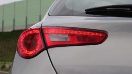 Alfa Romeo Giulietta 1.4 TB 170KM - galeria redakcyjna - lewy tylny reflektor - włączony