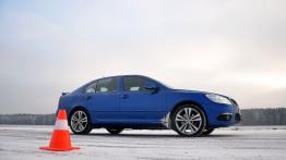 Skoda Octavia RS - lotnisko - galeria redakcyjna - prawy bok