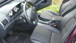 Peugeot 407 SW 2.0 HDi SV Sport - widok ogólny wnętrza z przodu