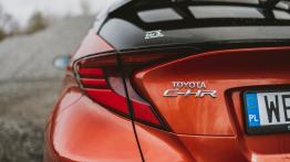 Toyota C-HR 2.0 Hybrid Dynamic Force 184 KM - galeria redakcyjna - widok z ty?u