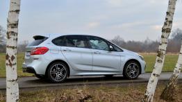 BMW Seria 2 Active Tourer 225xe - galeria redakcyjna - prawy bok