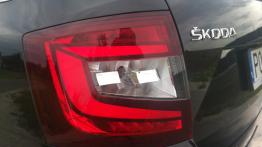 Skoda Octavia Kombi 1.5 TSI 150 KM - galeria redakcyjna - lewy tylny reflektor - wy??czony