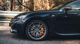 Lexus GS F - galeria redakcyjna - lewe przednie nadkole