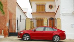 Ford Mondeo V - galeria redakcyjna - lewy bok