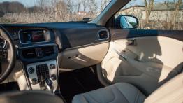 Volvo V40 II Ocean Race 1.6 D2 115 KM - galeria redakcyjna - pełny panel przedni