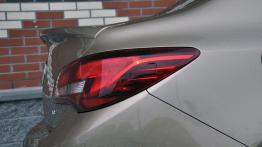 Opel Astra J Sedan 1.7 CDTI ECOTEC 130KM - galeria redakcyjna - prawy tylny reflektor - wyłączony