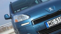 Peugeot Partner II Tepee Facelifting 1.6 HDi 92KM - galeria redakcyjna - prawy przedni reflektor - w