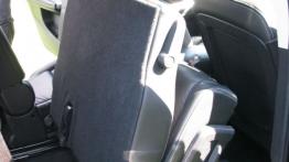 Fiat Freemont - galeria redakcyjna - tylna kanapa złożona, widok z boku