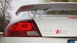 Audi TT 8J Coupe Facelifting 2.5 TFSI 340KM - galeria redakcyjna - lewy tylny reflektor - włączony
