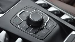 Citroen DS5 Hatchback 5d 2.0 HDi 163KM - galeria redakcyjna - tunel środkowy między fotelami