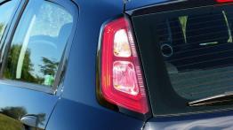 Fiat Punto Punto Evo  KM - galeria redakcyjna - lewy tylny reflektor - włączony