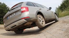 Skoda Octavia III Scout 1.8 TSI - galeria redakcyjna - widok z tyłu