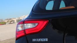 Hyundai i30 II 3d 1.6 GDI 135KM - galeria redakcyjna - lewy tylny reflektor - wyłączony