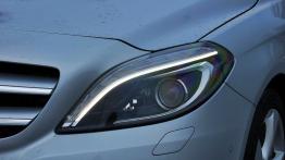 Mercedes Klasa B W246 Sports Tourer 180 BlueEFFICIENCY 122KM - galeria redakcyjna - lewy przedni ref