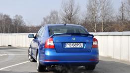 Skoda Octavia RS - na parkingu - galeria redakcyjna - widok z tyłu