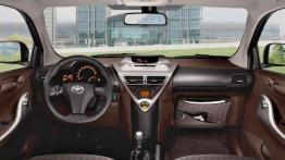 Toyota iQ - maleńka, ale jakże potężna