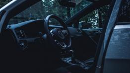 Volkswagen Golf GTI 2.0 TSI 245 KM - galeria redakcyjna - widok ogólny wn?trza z przodu