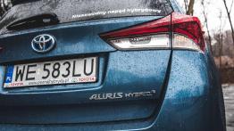 Toyota Auris Touring Sports Hybrid - galeria redakcyjna - prawy tylny reflektor - wy??czony