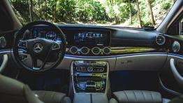 Mercedes-Benz Klasa E 220d (2016) - galeria redakcyjna - pe?ny panel przedni