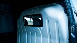 Renault Master Furgon L3H2 2.3 dCi - galeria redakcyjna - przestrzeń ładunkowa - widok z boku