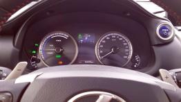 Lexus NX 300h 2.5 Hybrid 197 KM - galeria redakcyjna - zestaw wskaźników