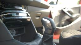 Peugeot 208 5d Facelifting 1.2 PureTech 110 KM - galeria redakcyjna - dźwignia zmiany biegów