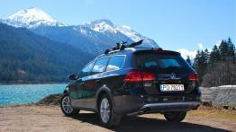 Volkswagen Passat B7 Alltrack 2.0 TDI CR DPF BlueMotion 170KM - galeria redakcyjna - widok z tyłu