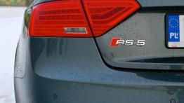 Audi A5 RS5 4.2 FSI 450KM - galeria redakcyjna - lewy tylny reflektor - wyłączony