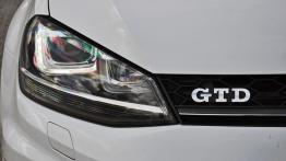 Volkswagen Golf VII GTD 5d 2.0 TDI-CR 184KM - galeria redakcyjna - prawy przedni reflektor - wyłączo