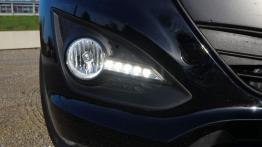 Hyundai i30 II 3d 1.6 GDI 135KM - galeria redakcyjna - światła do jazdy dziennej - włączone