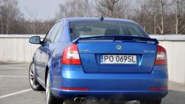 Skoda Octavia RS - na parkingu - galeria redakcyjna - widok z tyłu