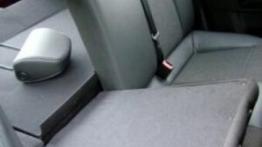 Opel Astra III 1.8 16V Cosmo - galeria redakcyjna - tylna kanapa złożona, widok z boku