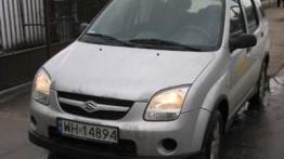 Suzuki Ignis 1.3 16V 2 WD - widok z przodu