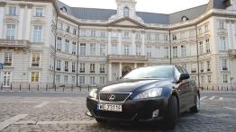 Lexus IS 220d - widok z przodu