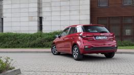 Hyundai i20 1.2 MPI 84 KM - galeria redakcyjna - widok z ty?u