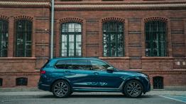 BMW X7 - galeria redakcyjna - prawy bok