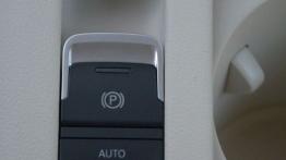 Volkswagen Passat B8 w Sardynii - galeria redakcyjna - hamulec ręczny