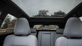 Toyota Auris II Touring Sports - galeria redakcyjna - szyberdach od wewnątrz