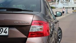 Skoda Octavia III Liftback 1.8 TSI - galeria redakcyjna - prawy tylny reflektor - wyłączony