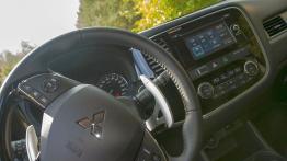 Mitsubishi Outlander Facelifting (2016) - galeria redakcyjna - konsola środkowa