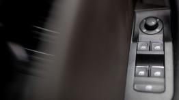 Skoda Superb L&K 2.0 TDI 150 KM - galeria redakcyjna - sterowanie w drzwiach