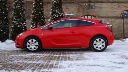 Opel Astra J GTC - galeria redakcyjna - lewy bok
