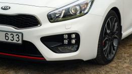 Kia pro_ceed II GT 1.6 T-GDI 204KM - galeria redakcyjna - lewy przedni reflektor - wyłączony