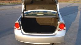 Honda Civic VII Sedan 1.3 IMA 83KM - galeria redakcyjna - tył - bagażnik otwarty