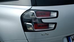Citroen Grand C4 Picasso II e-HDi - galeria redakcyjna - lewy tylny reflektor - wyłączony