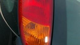 Ford Focus 1.8 TDDI - galeria redakcyjna - lewy tylny reflektor - wyłączony