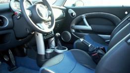Mini Cooper S - galeria redakcyjna - widok ogólny wnętrza z przodu
