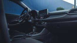 Hyundai i30 Fastback 1.4 T-GDI 140 KM - galeria redakcyjna  - widok ogólny wnętrza z przodu